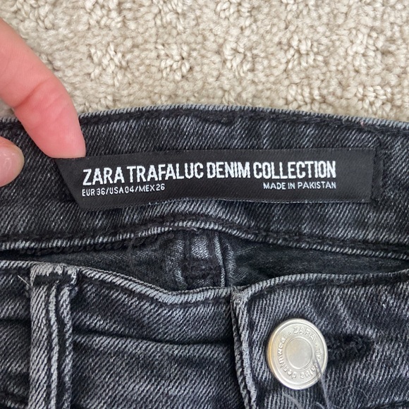 Zara black straight leg jeans size USA 4 - Picture 2 of 3